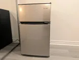 Full-size refrigerator — Cozy Studio Near YUL