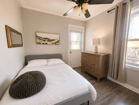 Second bedroom — New Luxury 4BR Plateau Stay