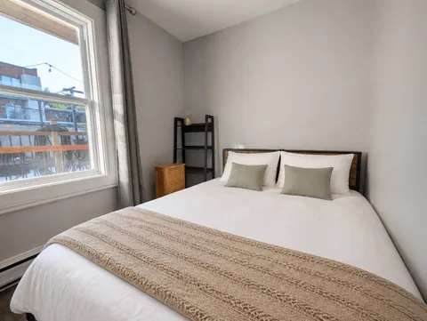 Third bedroom — New Luxury 4BR Plateau Stay