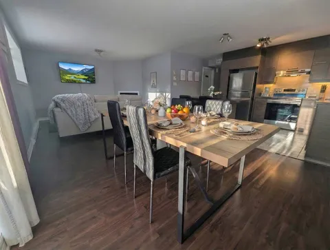 Dining table and chairs — Modern 1BR with Desk Near YUL