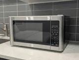 Kitchen microwave — Cozy Studio Near YUL