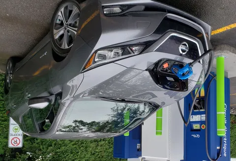 Nissan Leaf connected to a Circuit électrique public charging station in Lévis, Québec